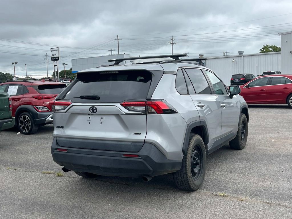 Used 2021 Toyota RAV4 LE image 7