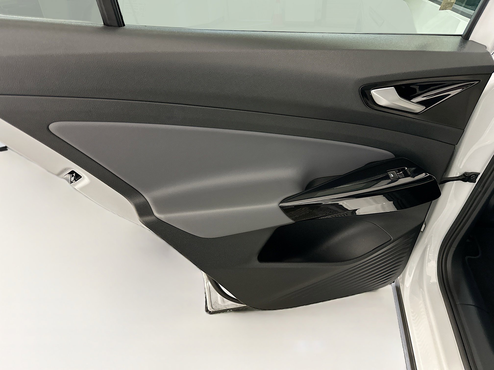 Used 2021 Volkswagen ID.4 Pro S w/ Gradient Package image 27