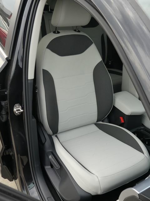 New 2026 Volkswagen Taos SE FWD image 15