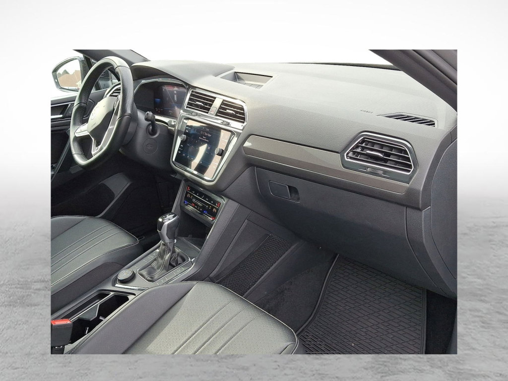 Used 2023 Volkswagen Tiguan SE R-Line image 11