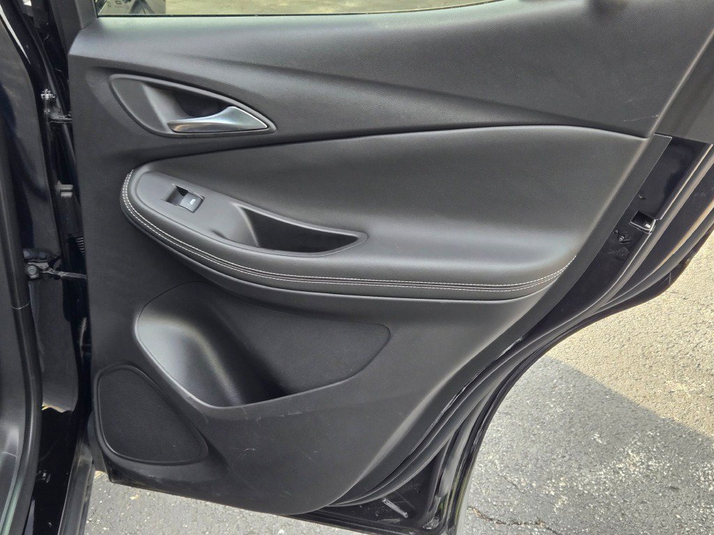 Certified 2025 Buick Encore GX Preferred FWD image 9