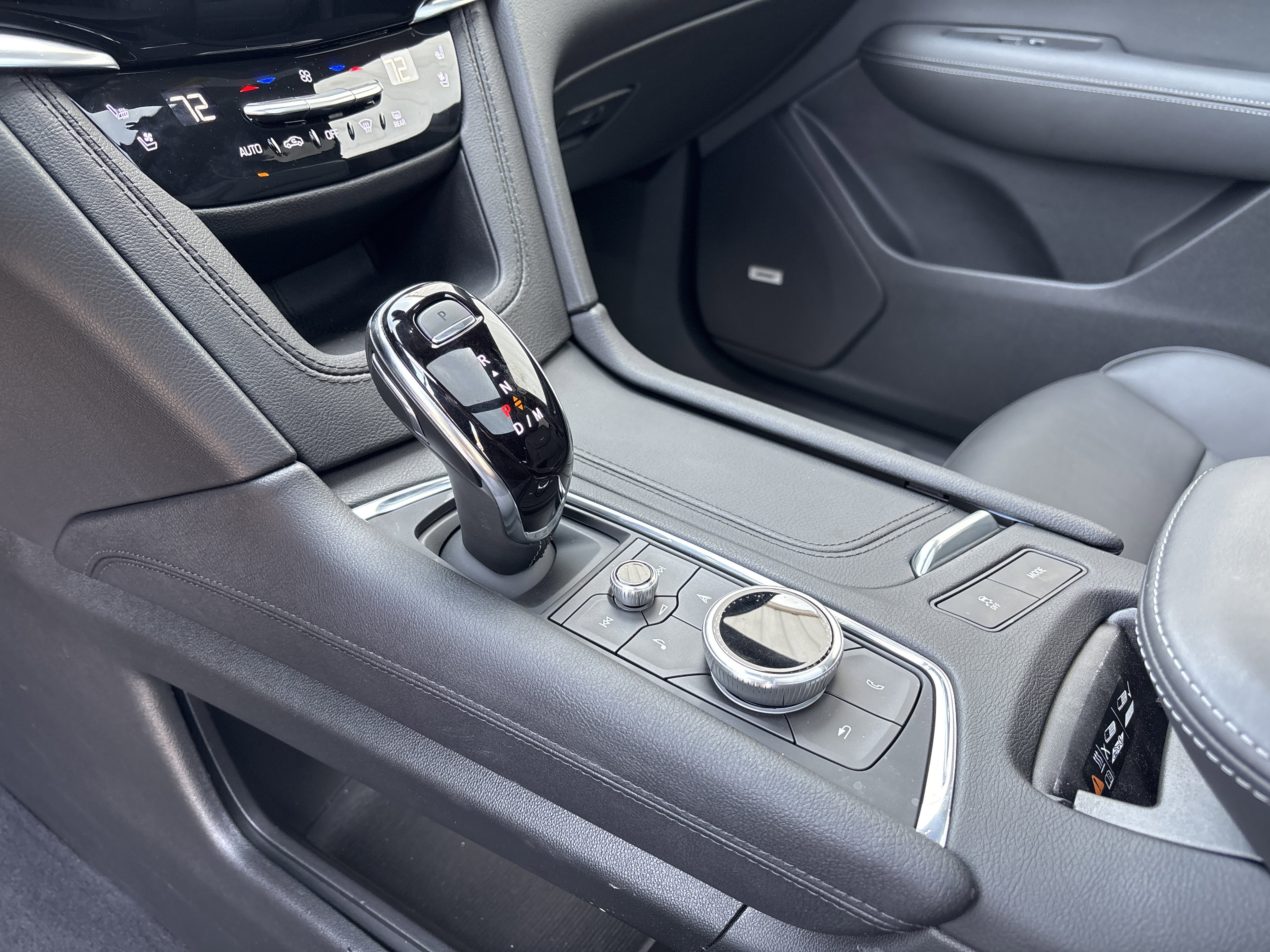 Used 2024 Cadillac XT6 Premium Luxury w/ Platinum Package image 25