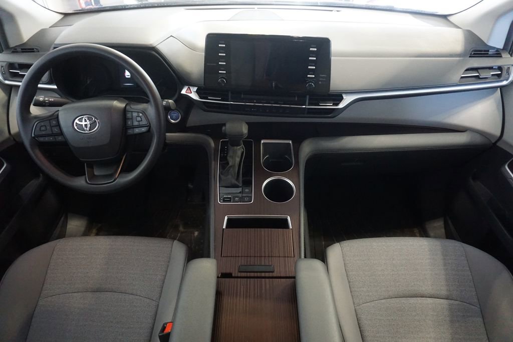 Used 2024 Toyota Sienna LE image 22