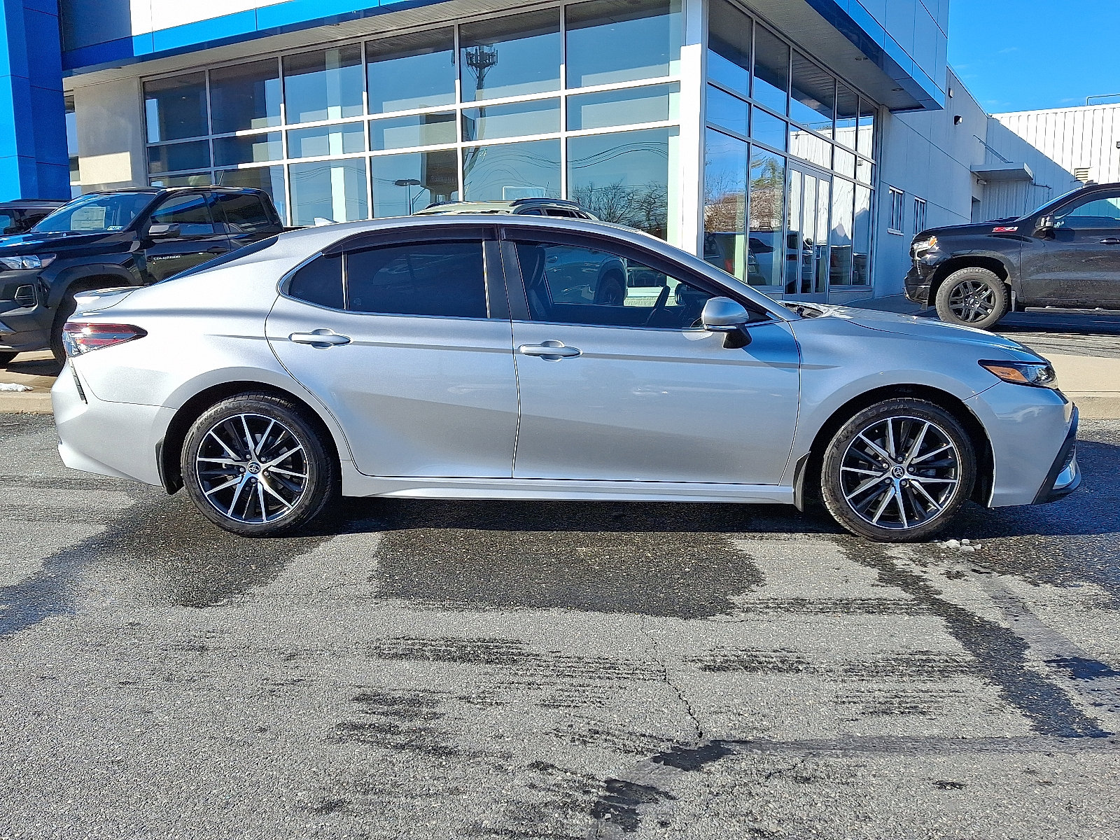Used 2022 Toyota Camry SE image 8