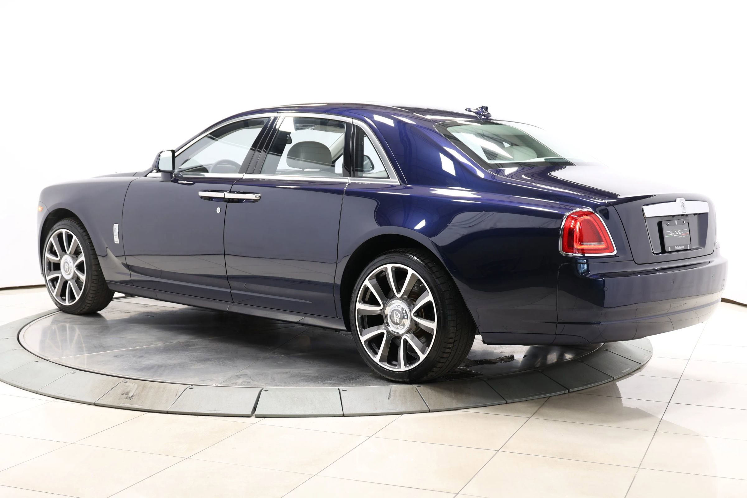 Used 2015 Rolls-Royce Ghost image 67