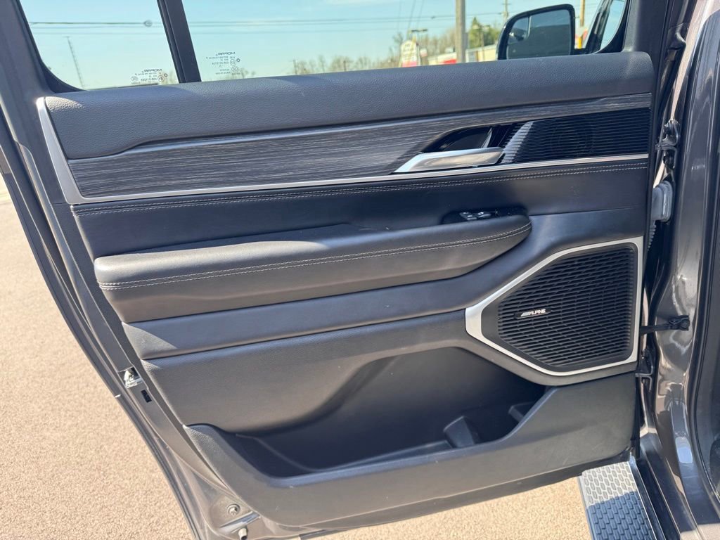 Used 2023 Jeep Wagoneer L Series II image 22