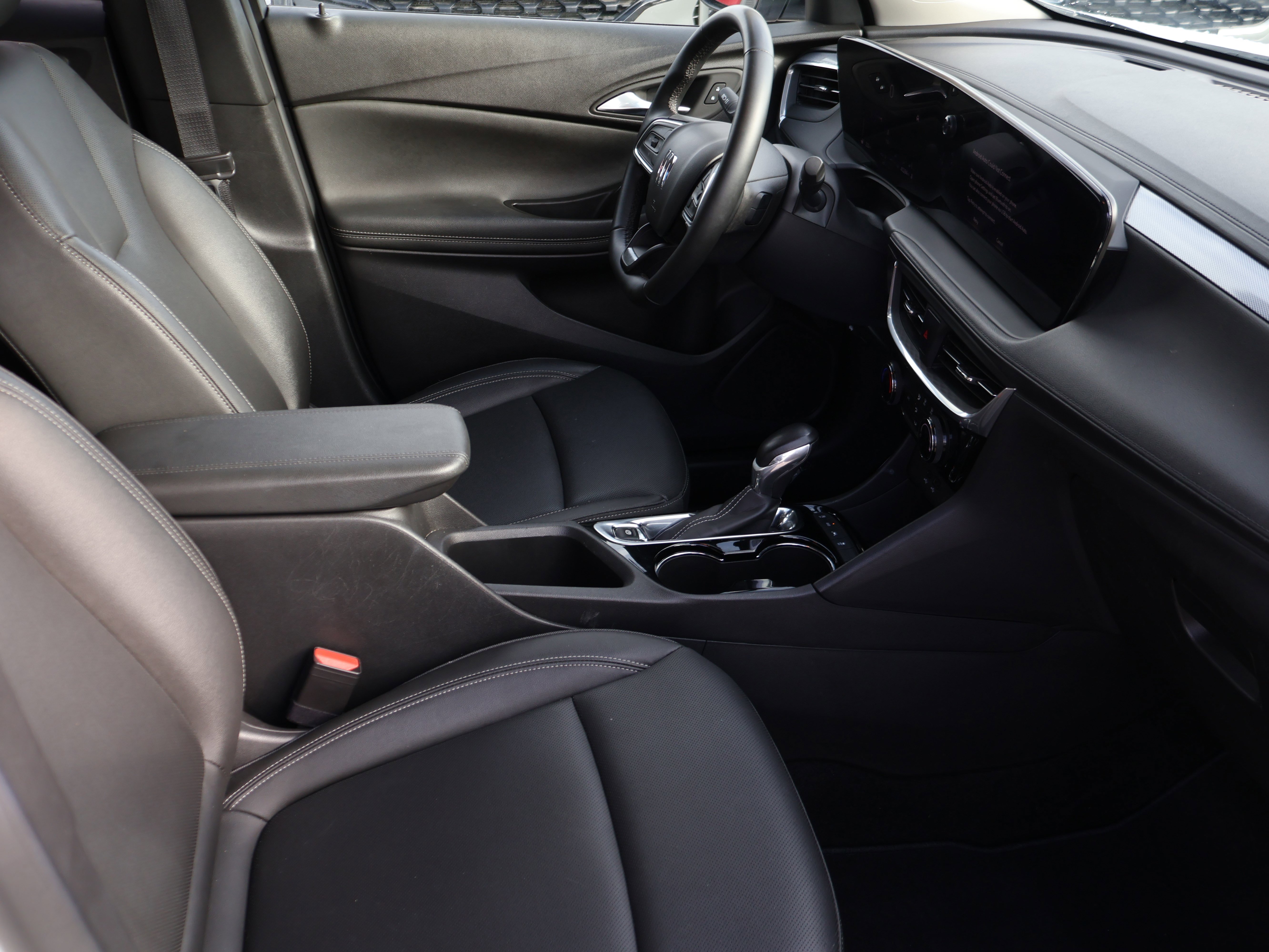 Used 2024 Buick Encore GX Sport Touring image 11