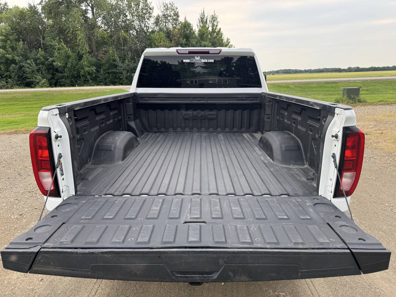 Used 2022 GMC Sierra 2500 SLE w/ X31 Off-Road Package AWD/4WD image 9