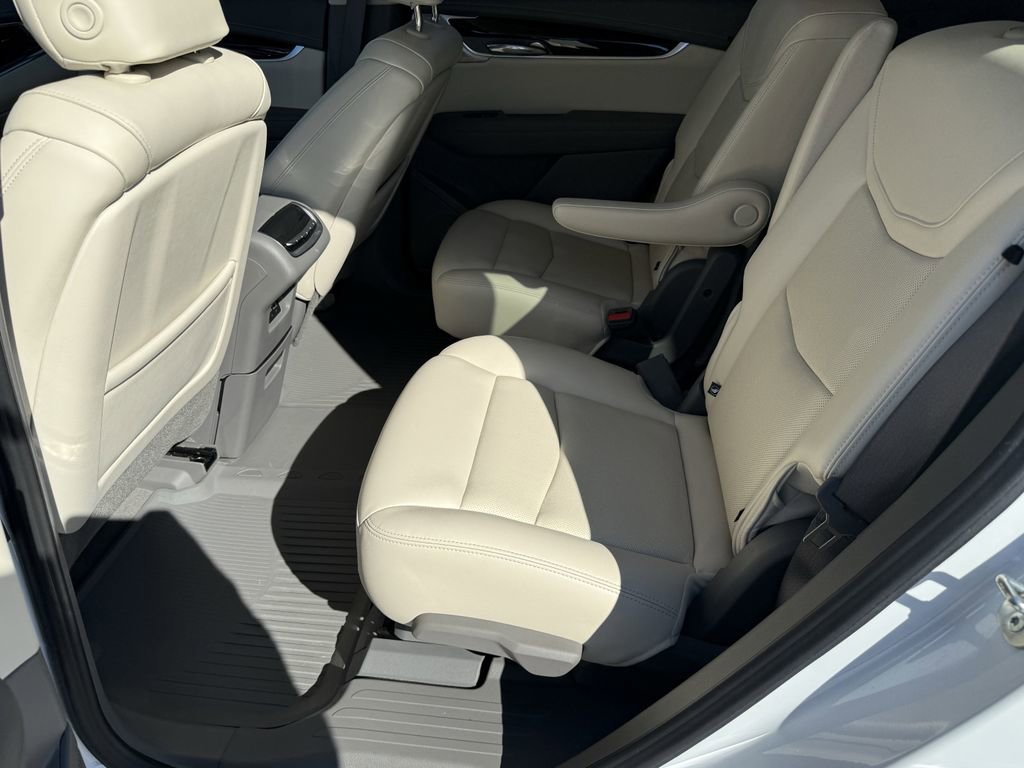 Used 2024 Cadillac XT6 Premium Luxury w/ Technology Package image 24