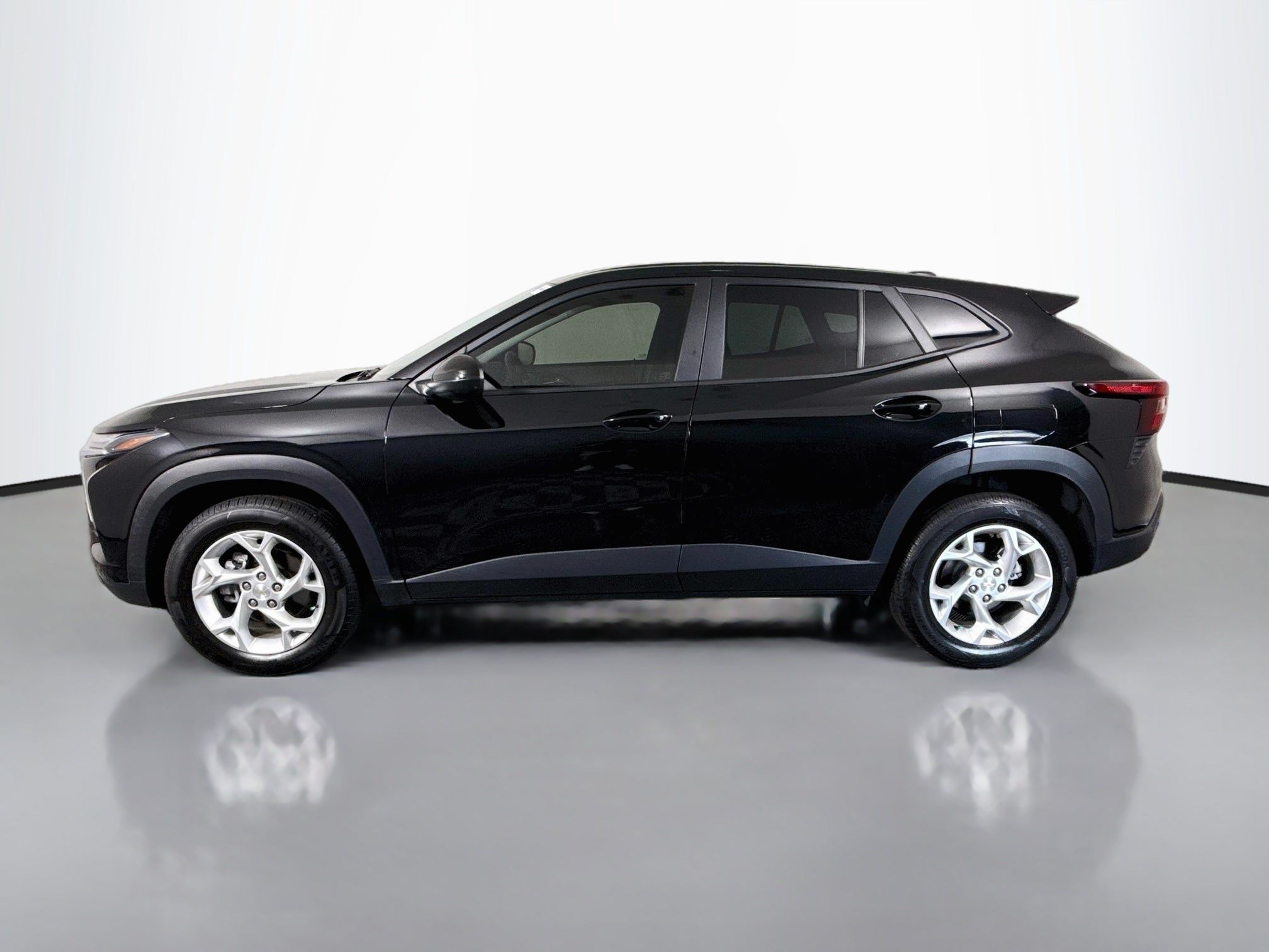 Used 2024 Chevrolet Trax LS w/ LS Convenience Package FWD image 6