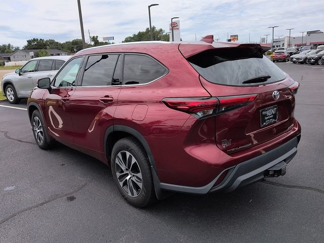 Used 2020 Toyota Highlander XLE AWD/4WD image 5