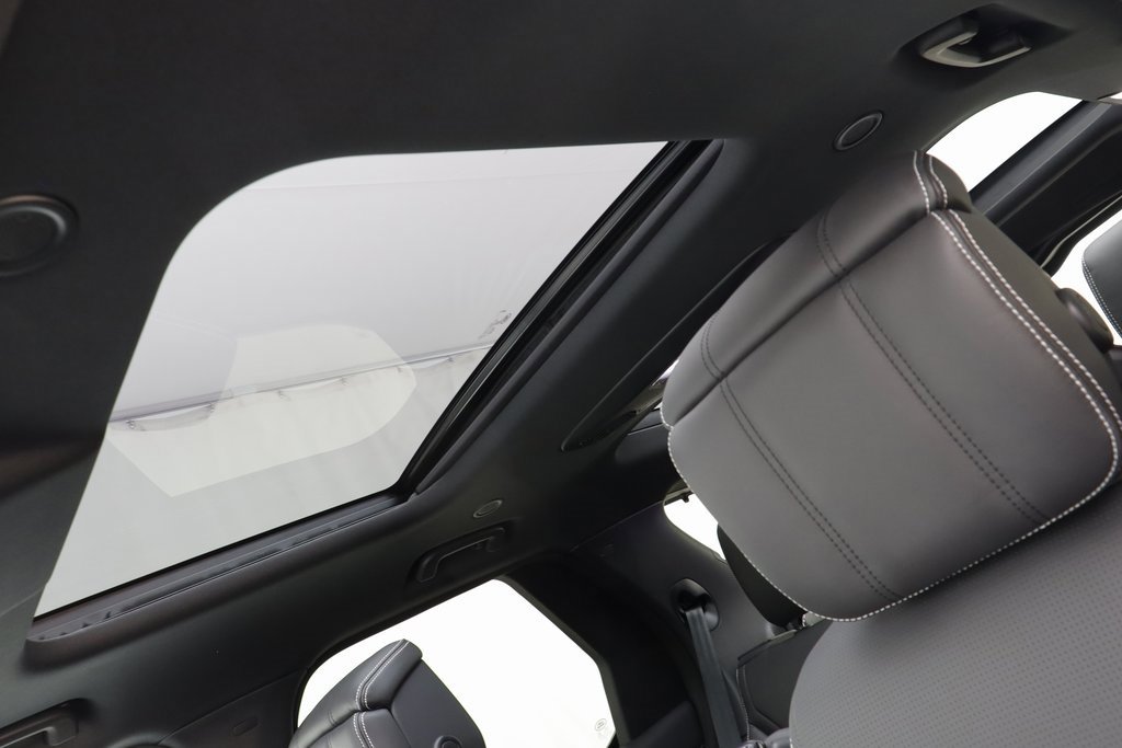 New 2026 Land Rover Discovery Limited Edition image 15