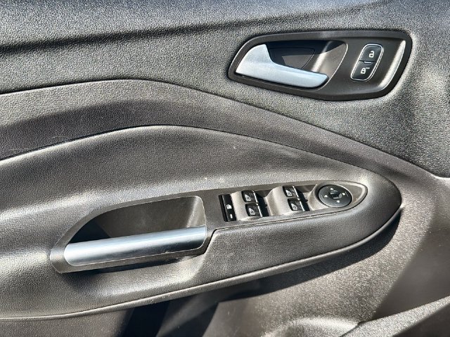Used 2018 Ford C-MAX SE w/ Equipment Group 201A FWD image 13