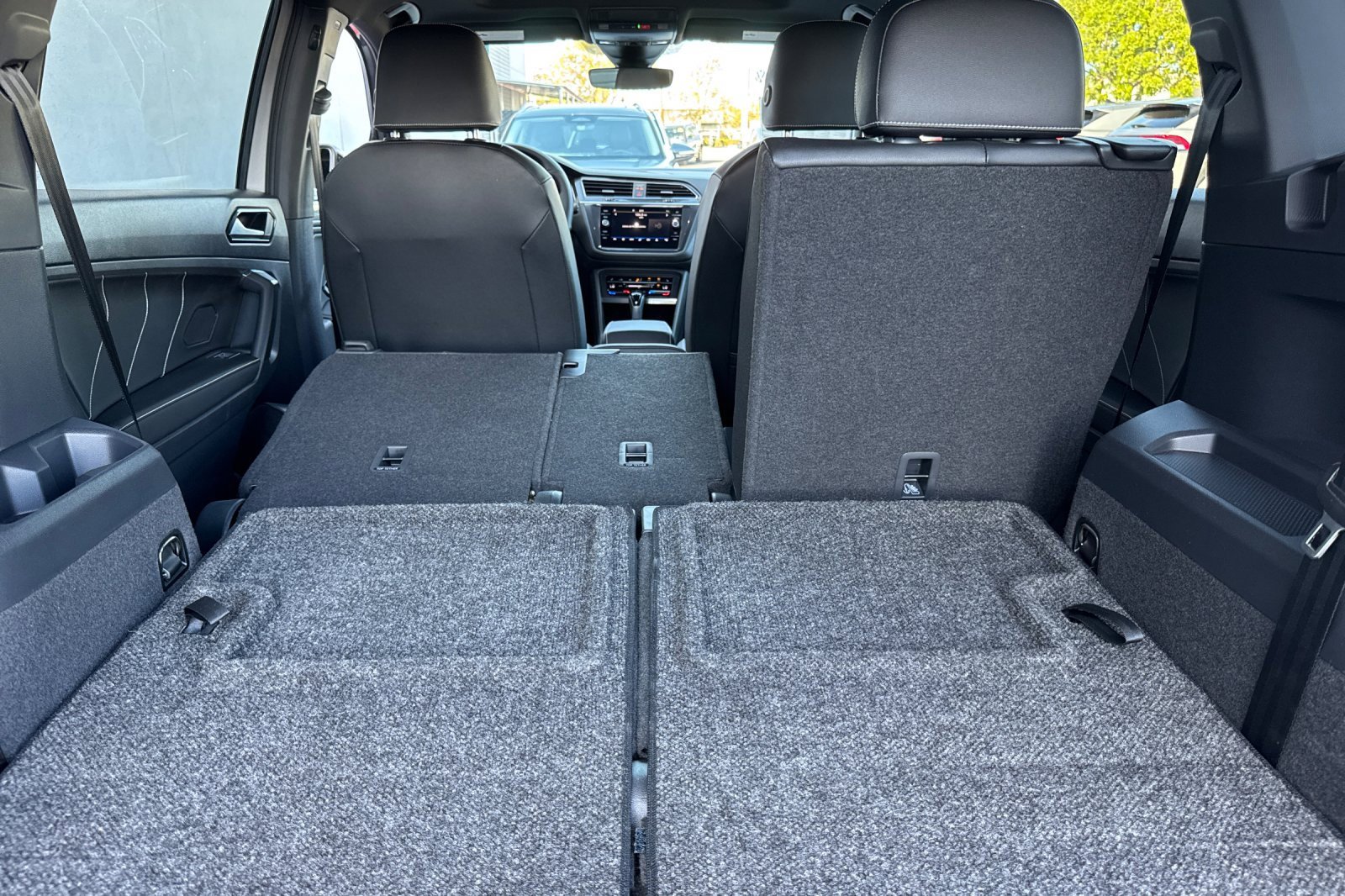 Used 2023 Volkswagen Tiguan SE R-Line image 16