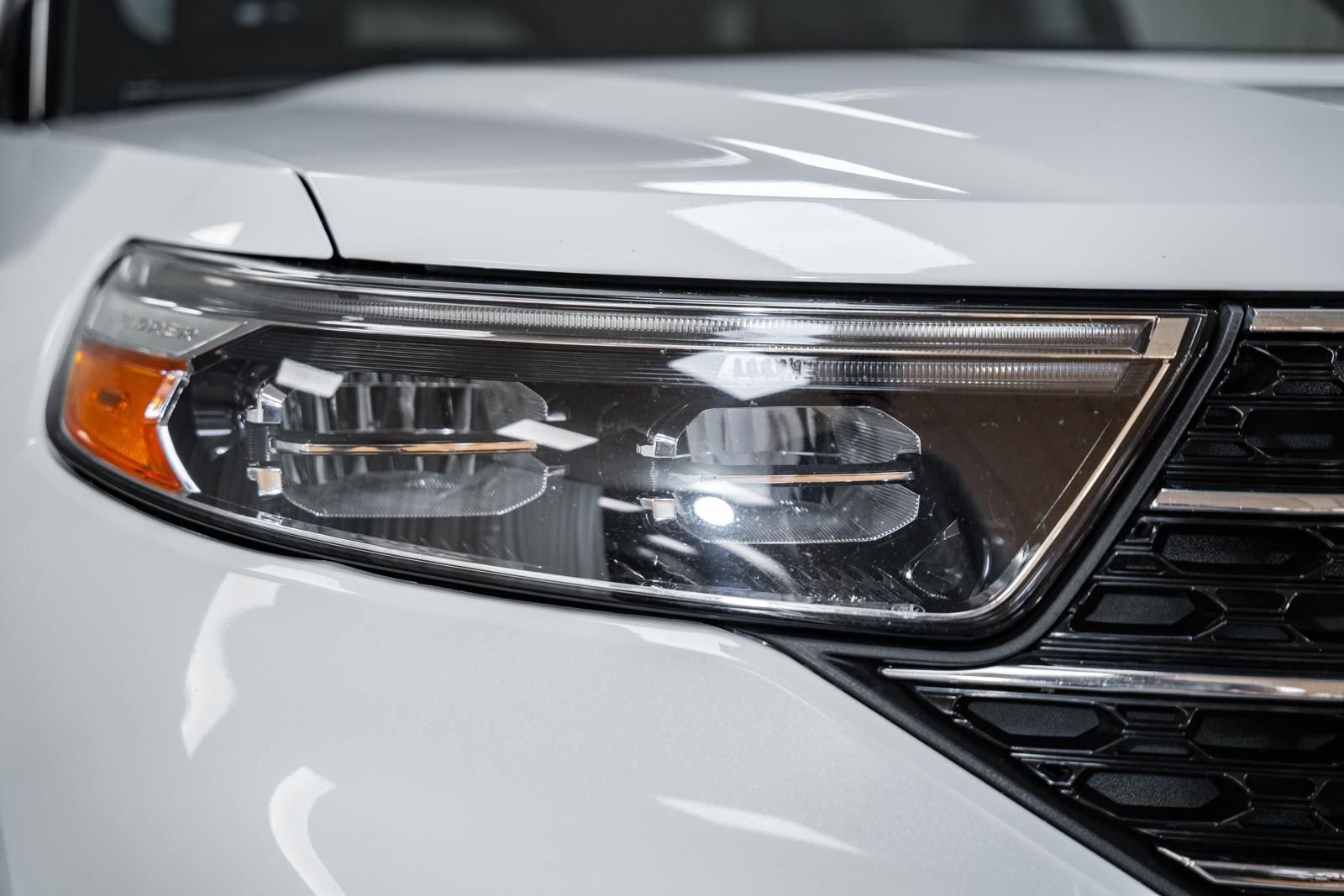 Used 2022 Ford Explorer XLT w/ Equipment Group 202A image 9