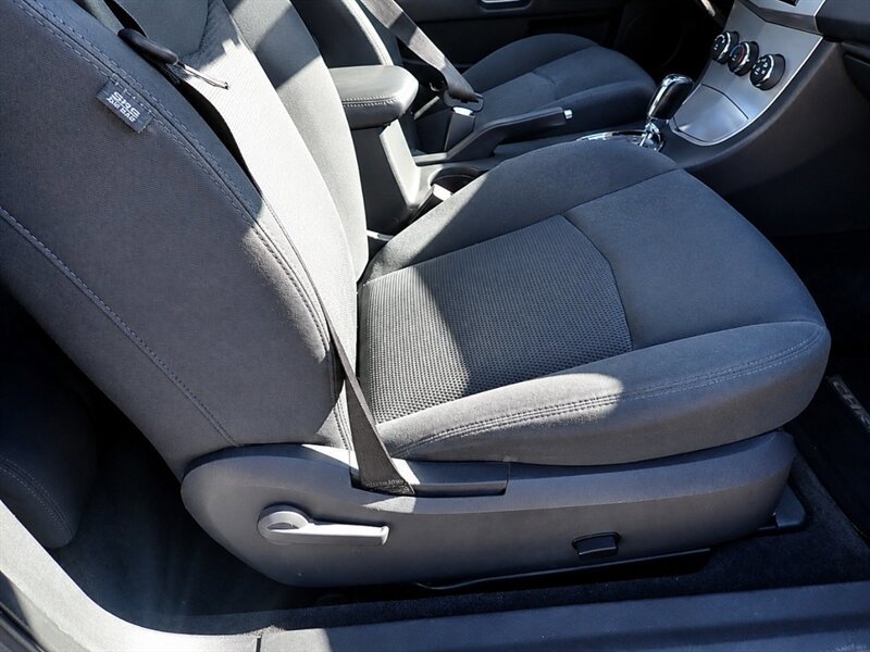 Used 2010 Chrysler Sebring Touring FWD image 9