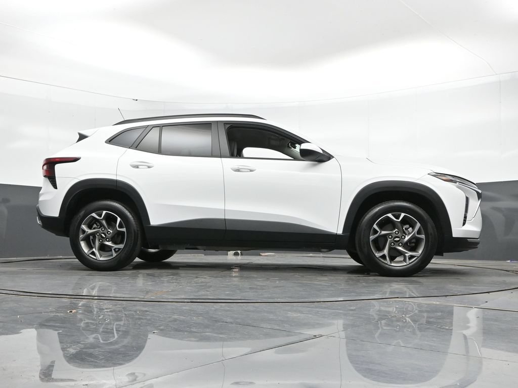 Used 2025 Chevrolet Trax LT w/ LT Convenience Package FWD image 43