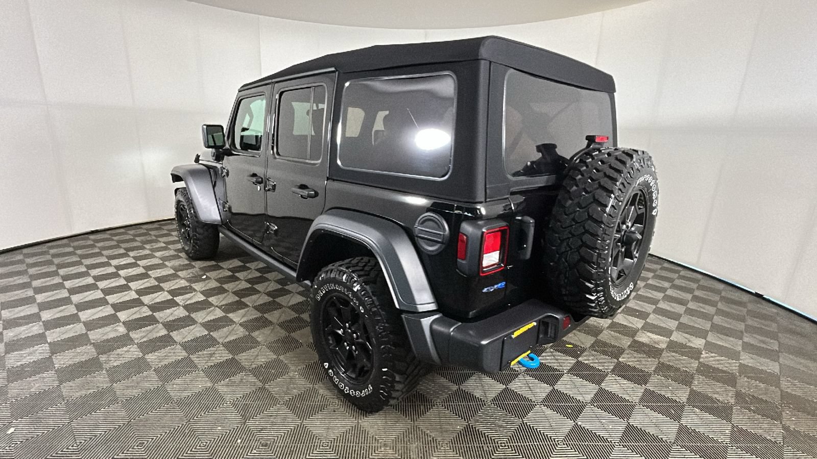 Used 2023 Jeep Wrangler Unlimited w/ Cold Weather Group AWD/4WD image 5