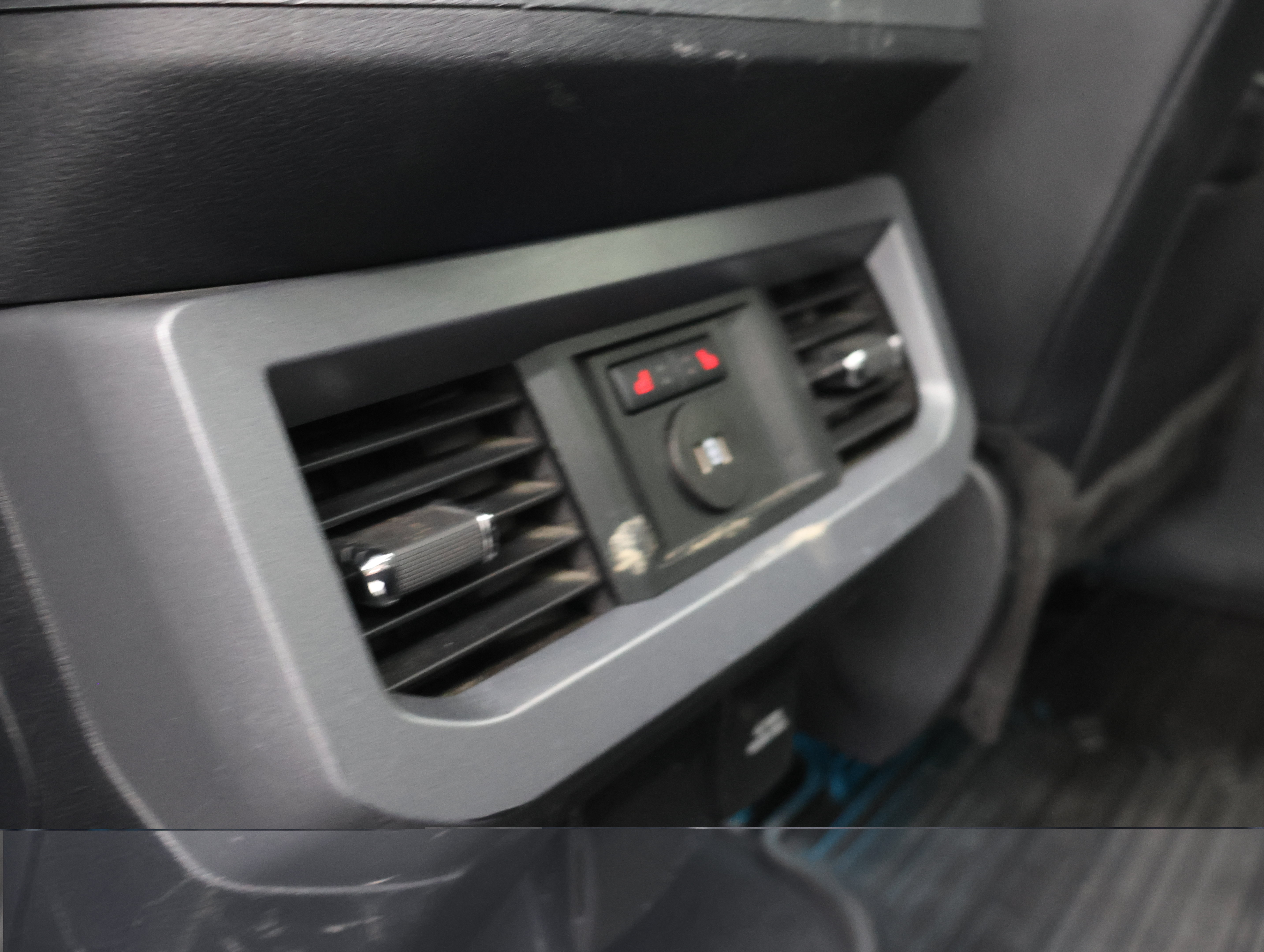 Used 2024 Ford F350 Lariat w/ Lariat Ultimate Package AWD/4WD image 41