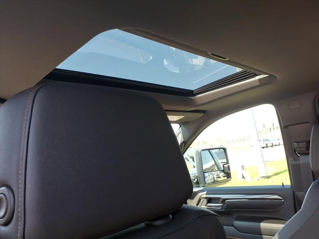 Used 2024 GMC Sierra 3500 AT4 w/ AT4 Premium Plus Package image 21