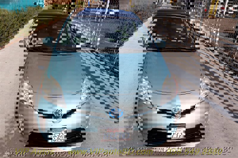 Used 2014 Toyota Prius Four w/ Solar Roof Package FWD image 2