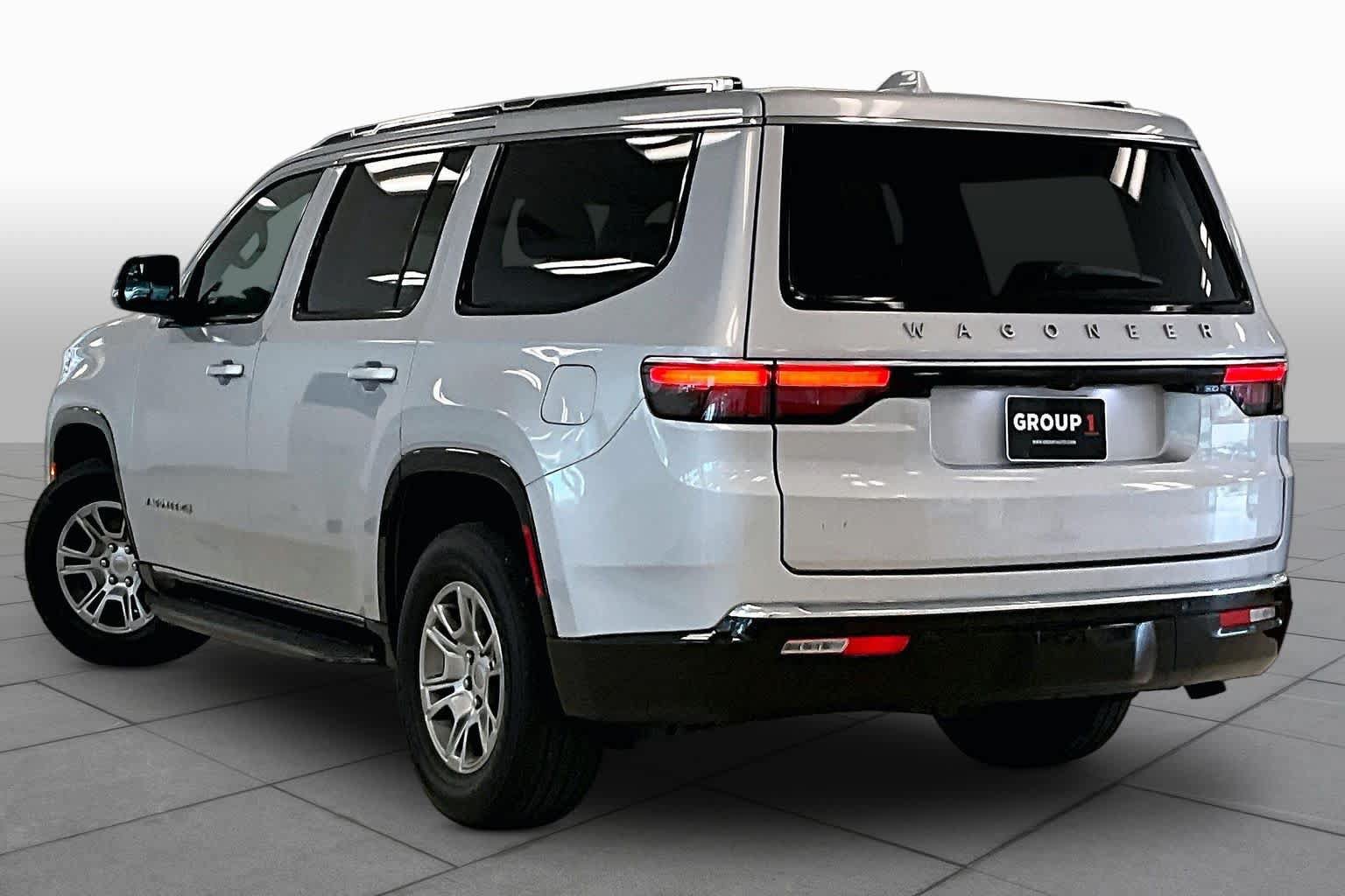 Used 2023 Jeep Wagoneer 2WD image 11