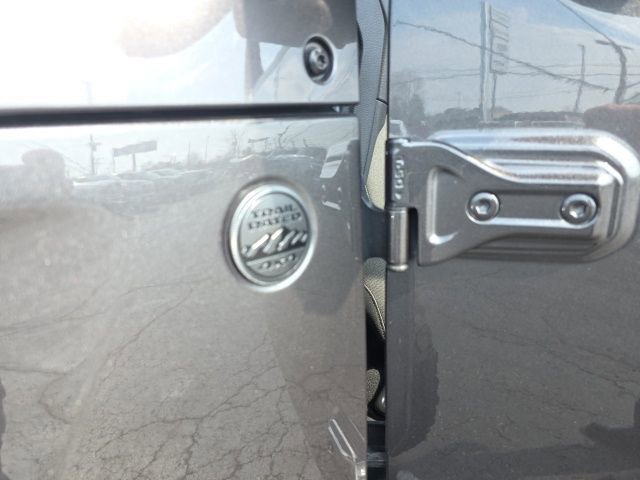 Used 2024 Jeep Gladiator Sport AWD/4WD image 59