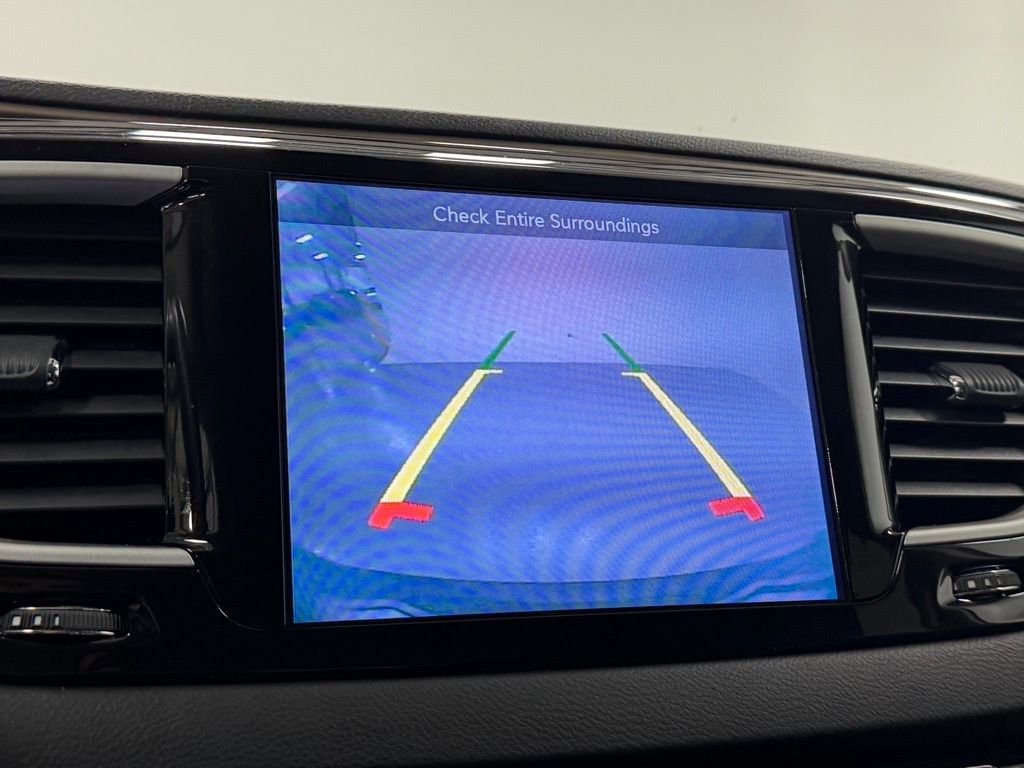 Used 2017 Chrysler Pacifica Touring image 16