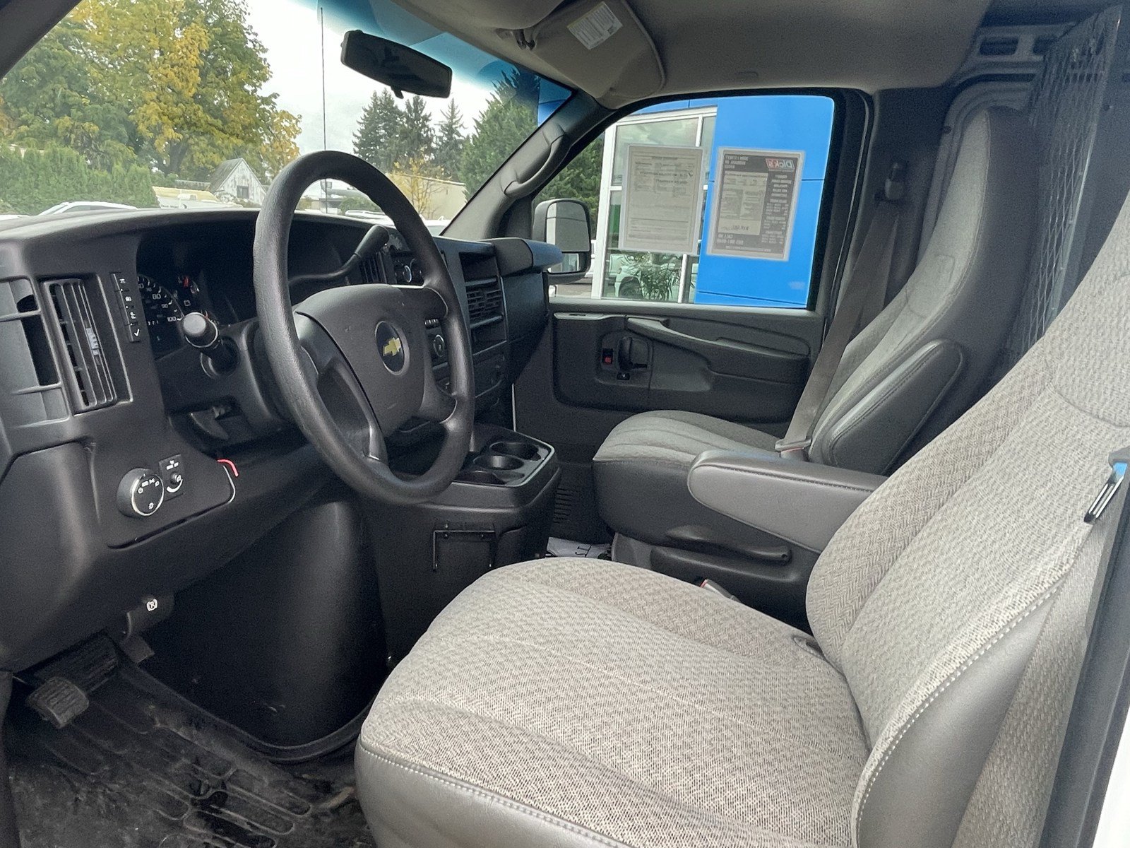 Used 2010 Chevrolet Express 1500 RWD image 10