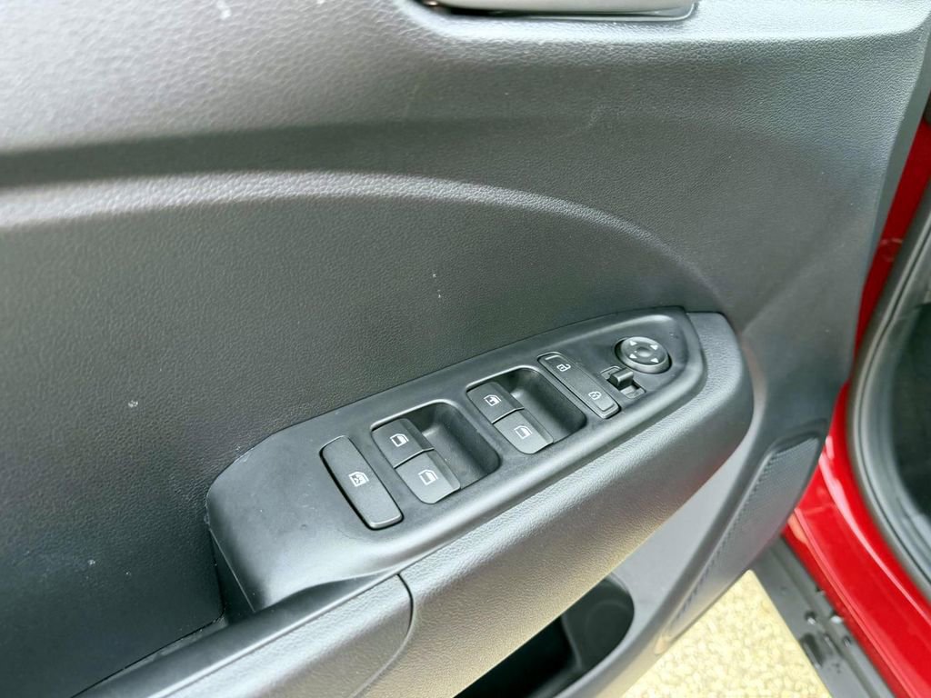 Certified 2025 Hyundai Venue SE image 16