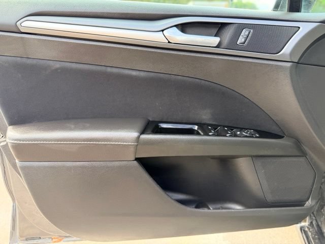 Used 2016 Ford Fusion SE FWD image 16