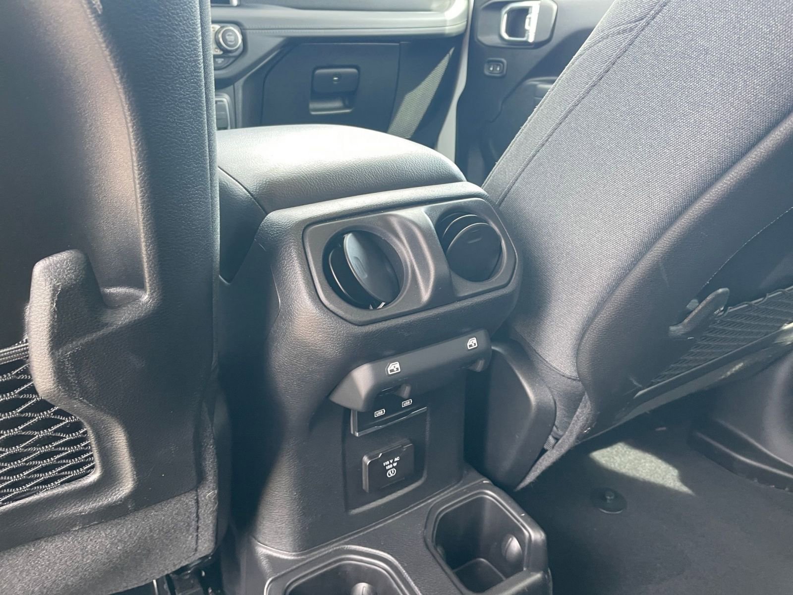 Used 2025 Jeep Wrangler Unlimited Rubicon AWD/4WD image 22