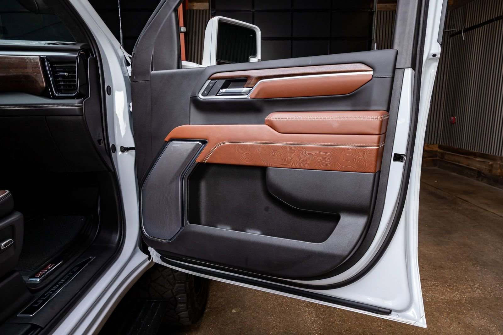 Used 2025 GMC Sierra 2500 Denali Ultimate w/ Max Trailering Package image 37