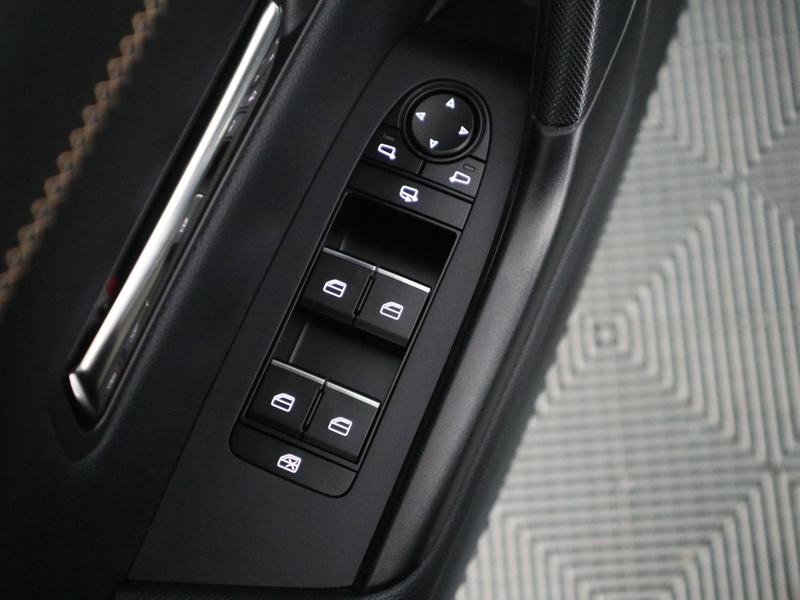 Certified 2025 MAZDA CX-50 2.5 Hybrid w/ Premium Plus Pkg image 37