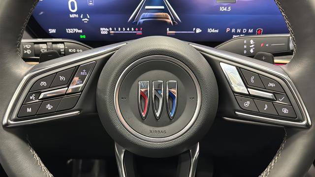 Used 2025 Buick Envision Avenir AWD/4WD image 16