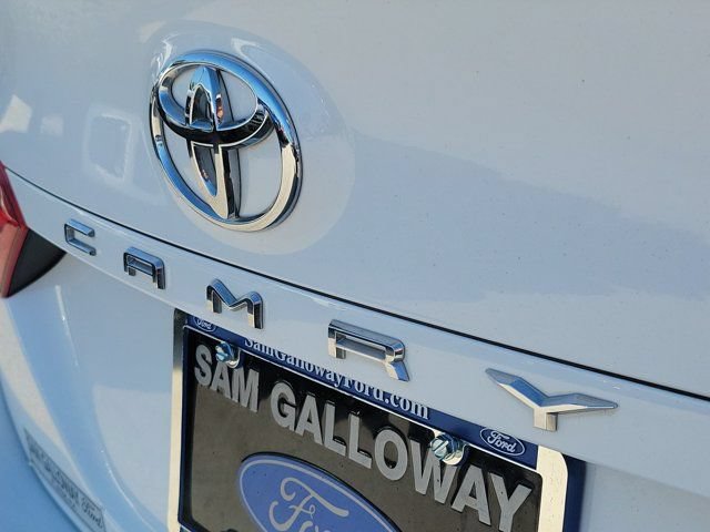 Used 2018 Toyota Camry SE FWD image 8