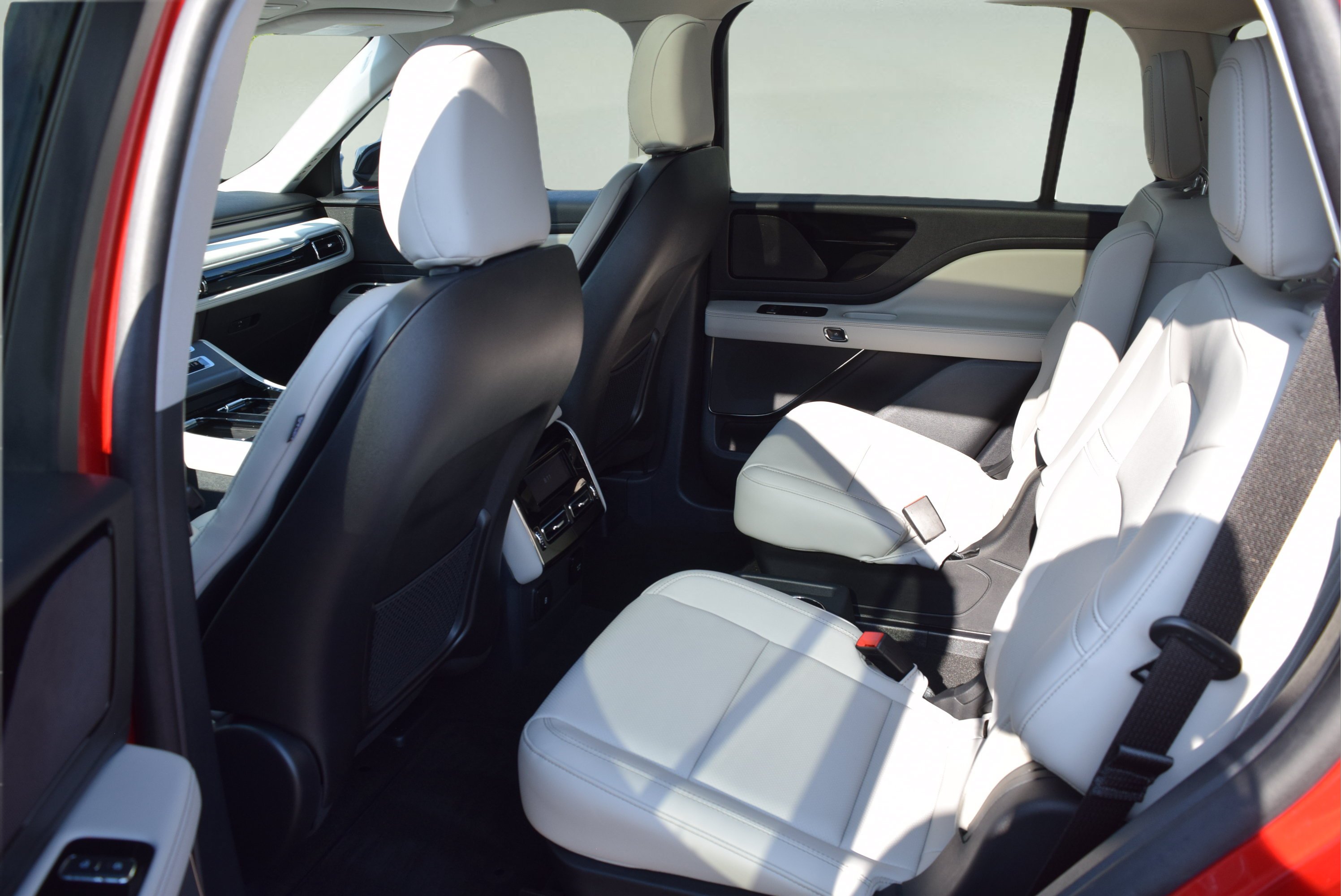 Used 2025 Lincoln Aviator AWD image 7