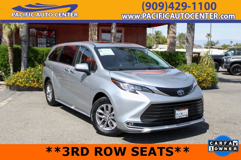 Used 2023 Toyota Sienna XLE image 1