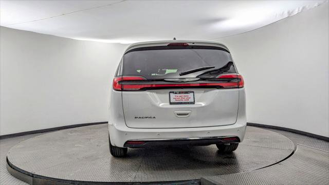 Used 2026 Chrysler Pacifica Select image 7
