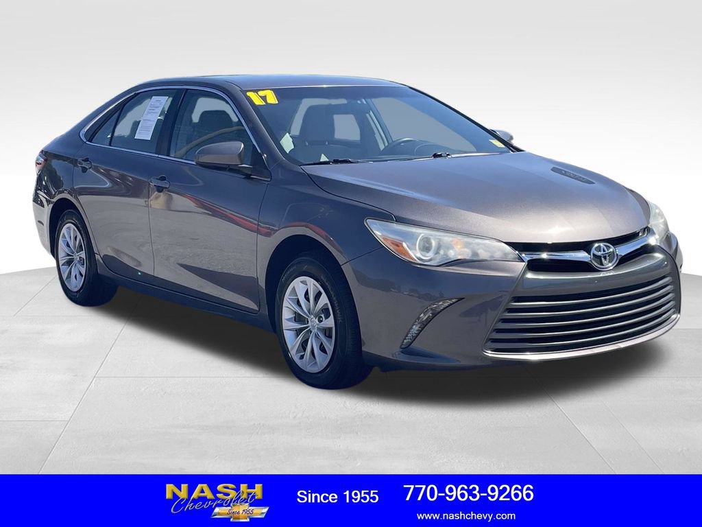 Used 2017 Toyota Camry LE FWD image 1