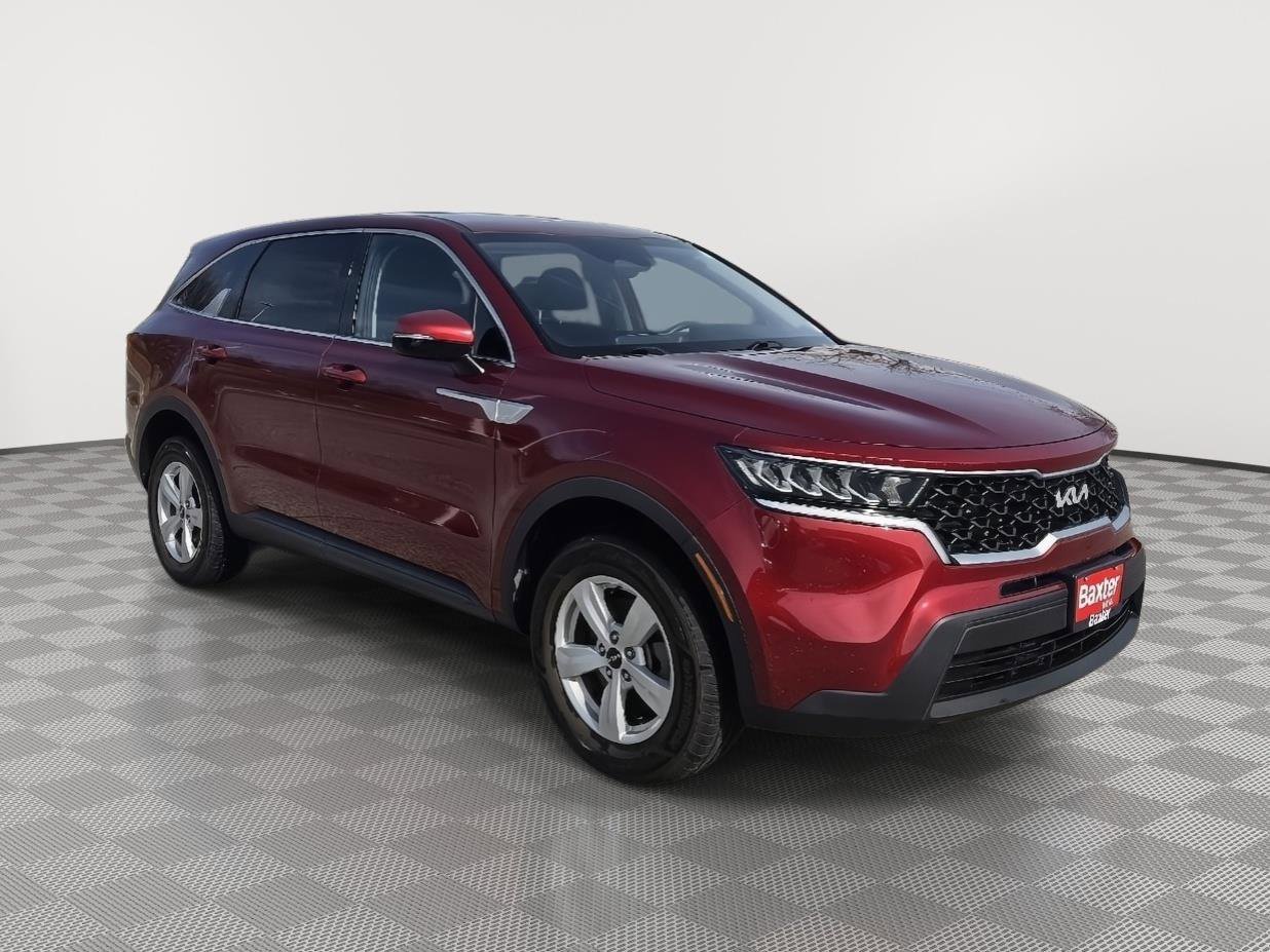 Used 2022 Kia Sorento LX image 1