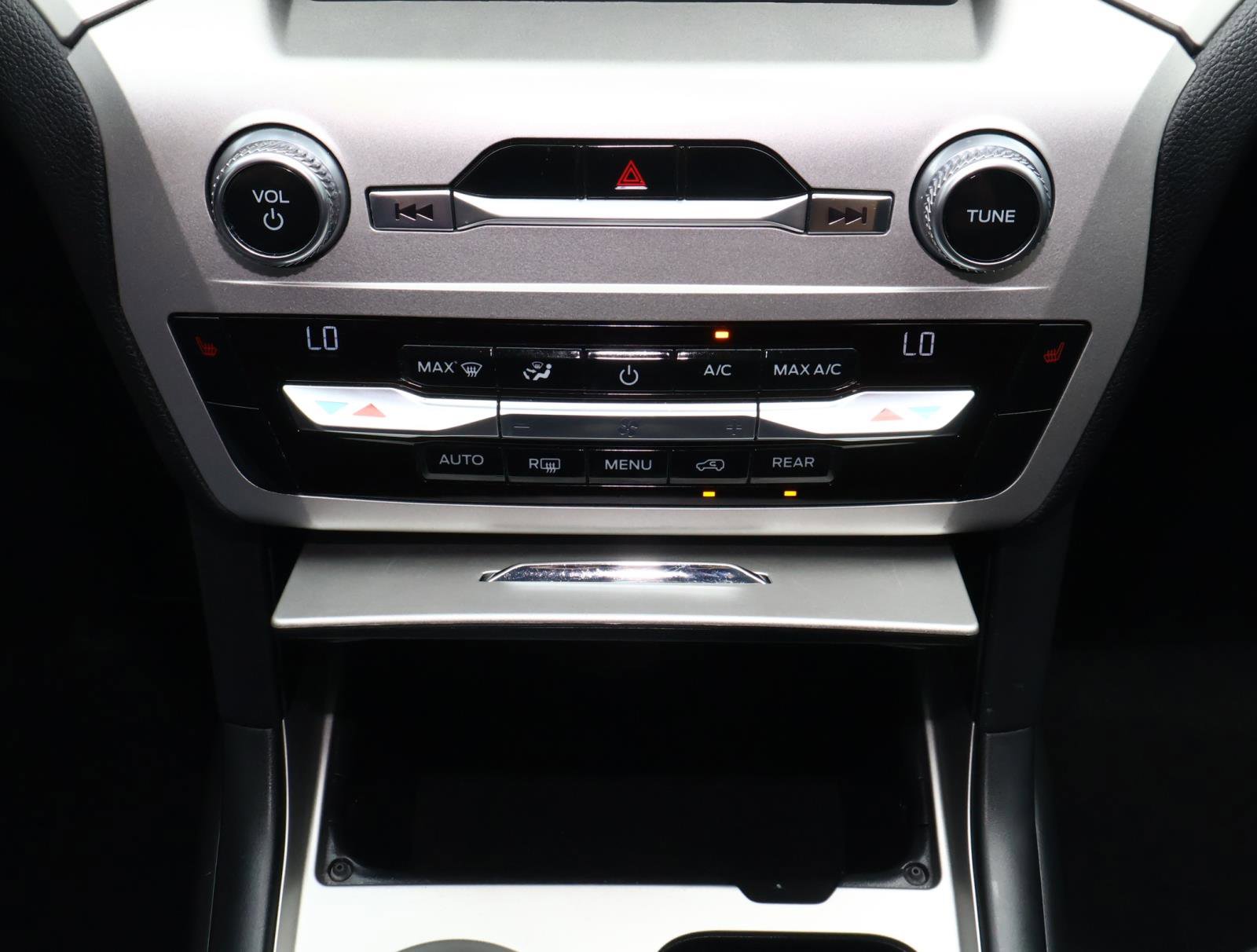 Used 2021 Ford Explorer XLT image 25