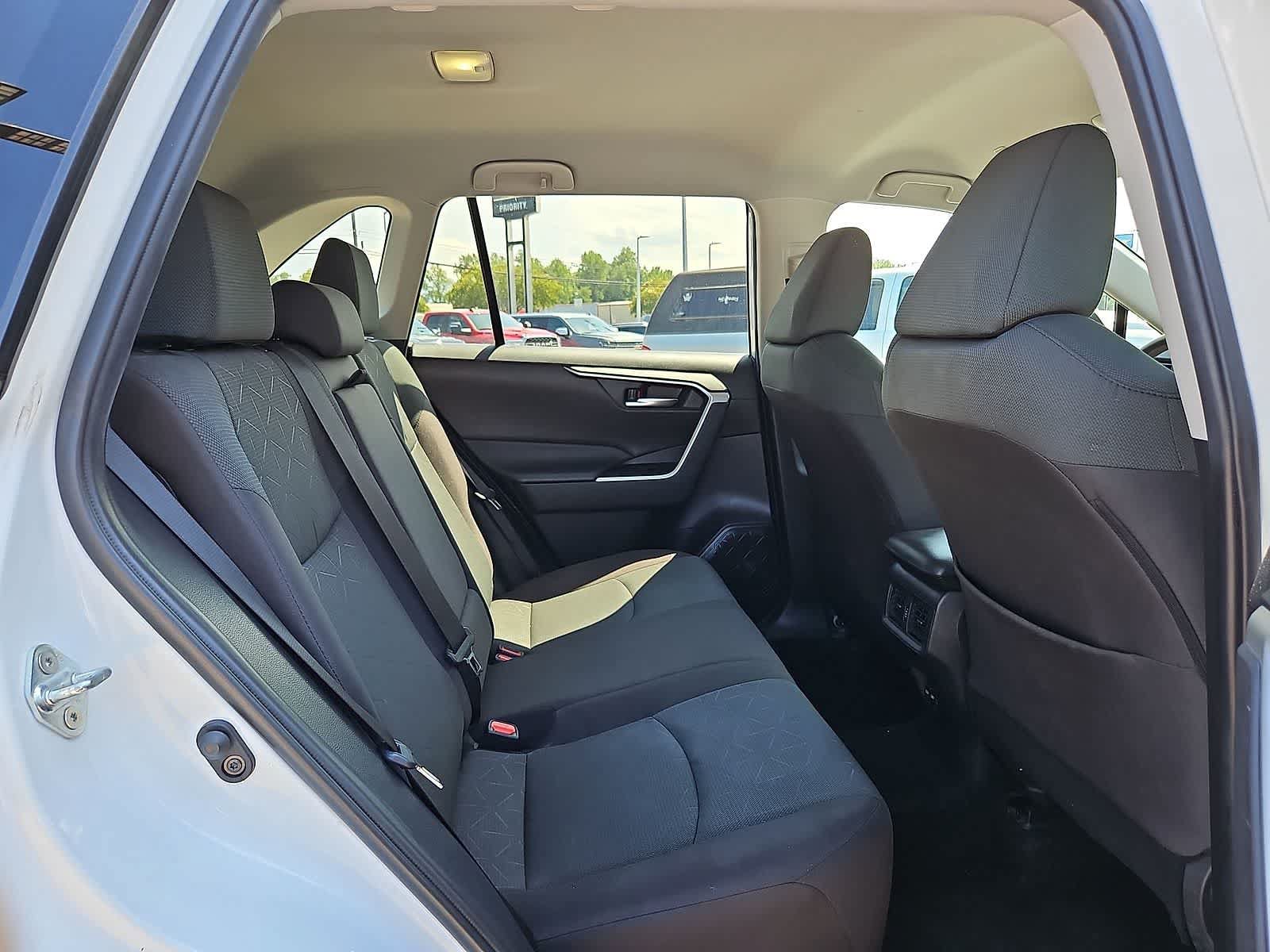 Used 2024 Toyota RAV4 XLE FWD image 31