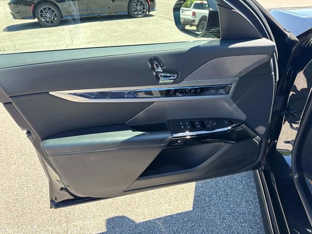 Used 2025 BMW 740i xDrive AWD/4WD image 23