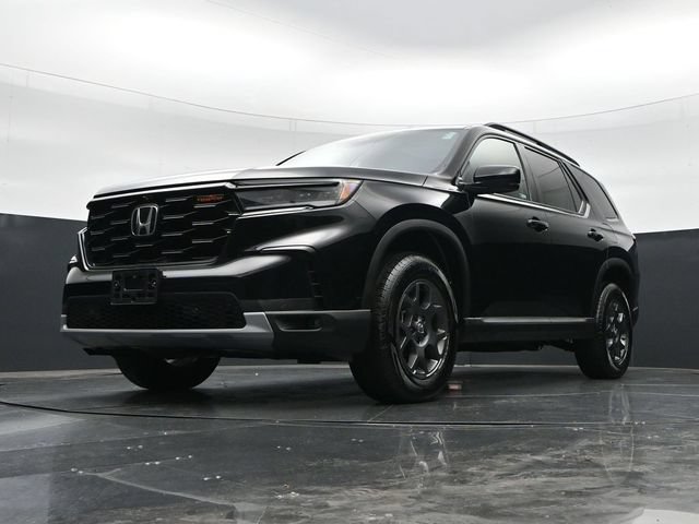 Used 2025 Honda Pilot TrailSport image 45