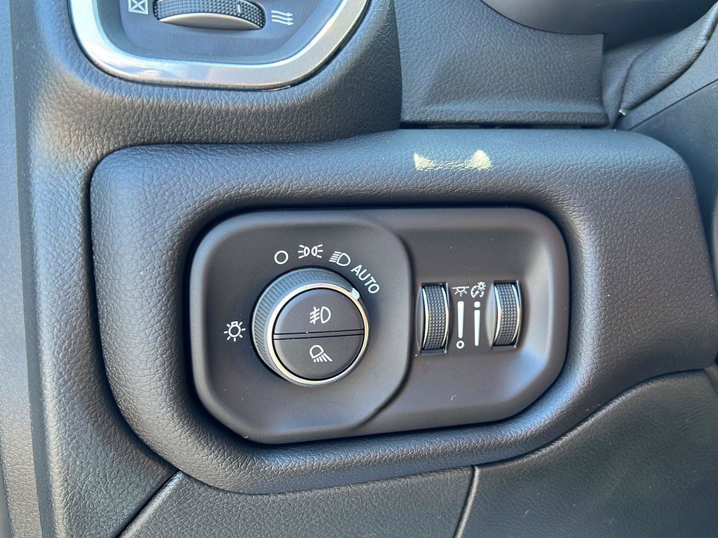 Used 2022 RAM 3500 Laramie AWD/4WD image 7