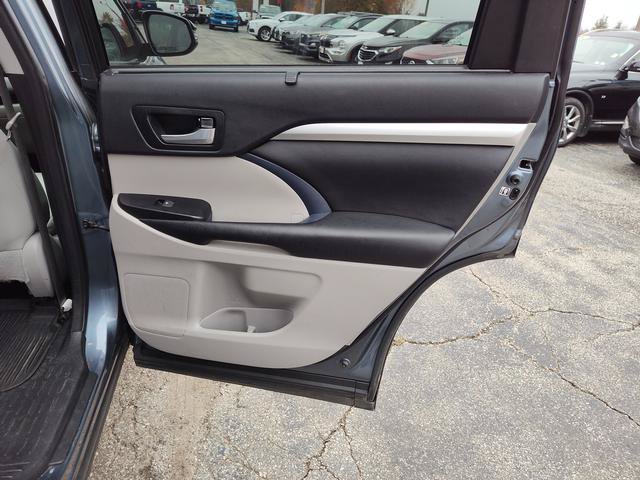 Used 2017 Toyota Highlander XLE AWD/4WD image 19
