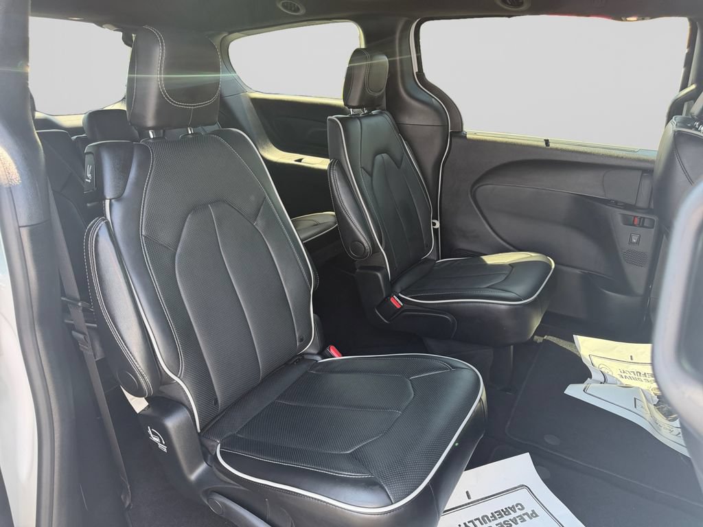 Used 2026 Chrysler Pacifica Limited FWD image 18