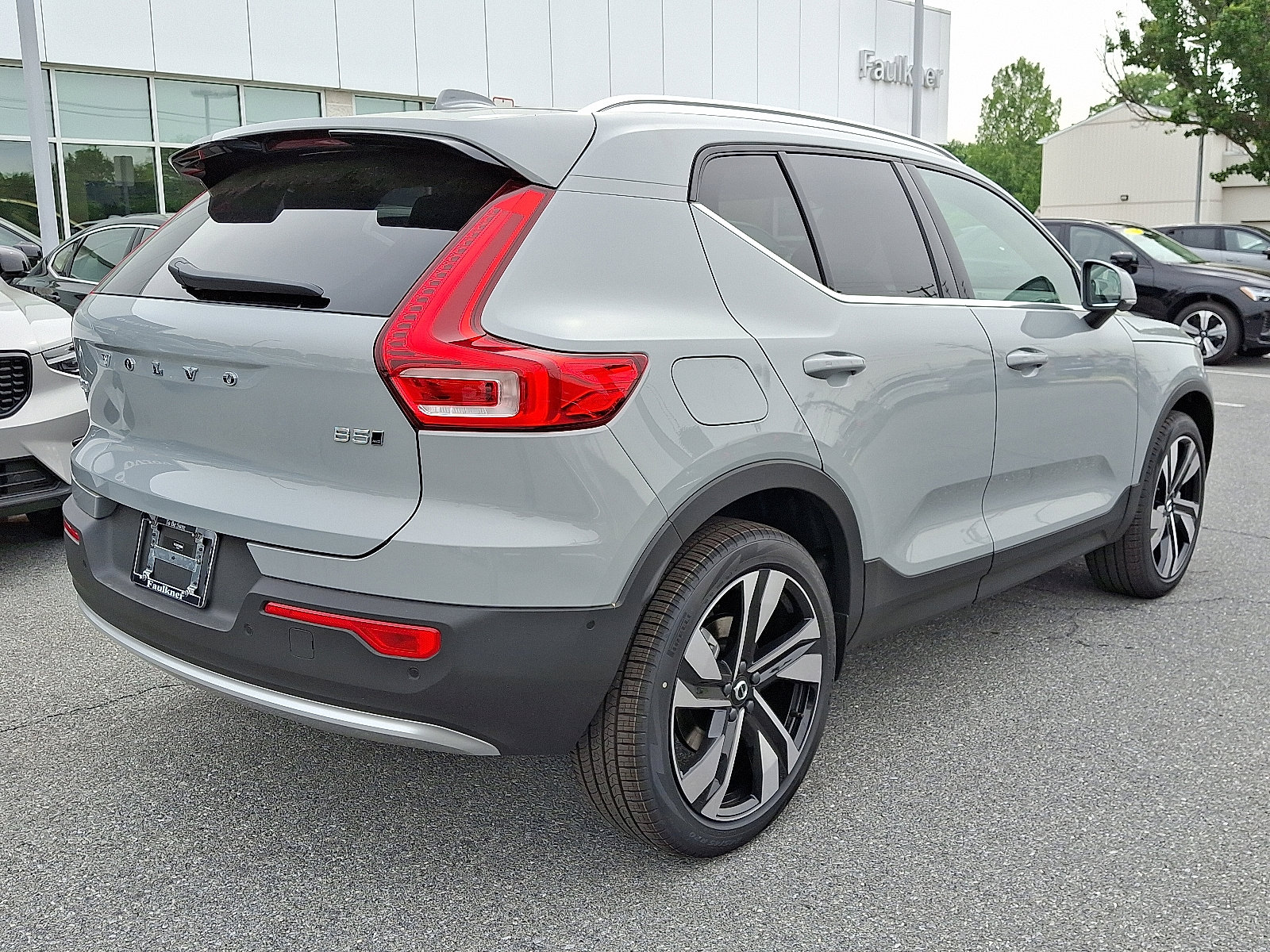 New 2025 Volvo XC40 B5 Ultra w/ Protection Package Premier image 4