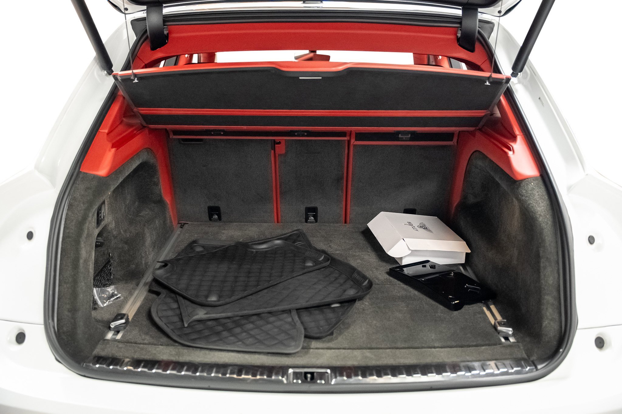 Used 2022 Bentley Bentayga image 48